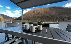 Holiday House - River Baca